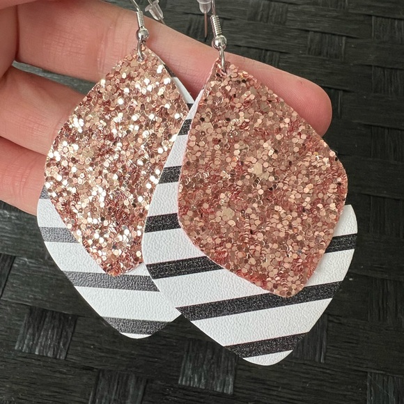 Southern Charm Earrings - Picture 4 of 5